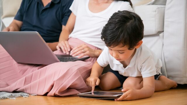 Mengurangi Screen Time untuk Hidup yang Lebih Seimbang